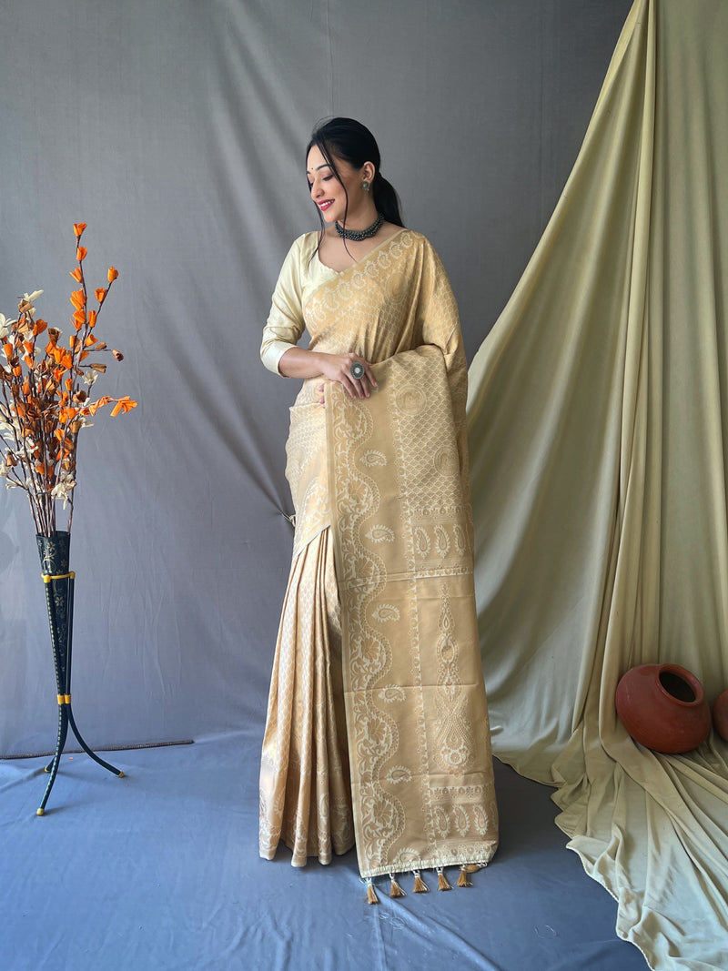This beautiful Kanjeevaram Silk is having original pure zari woven mot –  Womenyaa