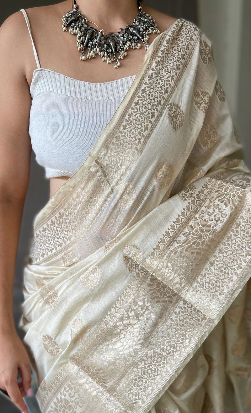 LINEN WEAVING SILK SAREES WITH GOLD ZARI WEAVING MOTIFS ALL OVER HAVING RICH WEAVING PALLU PAIRED WITH UNSTITCHED BROCADE BLOUSE.
